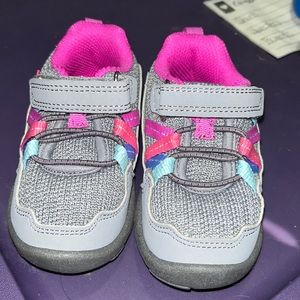 Brand new Oshkosh tennis shoes 🩶🩷